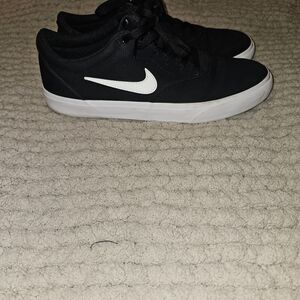 Nike Mens Black and White Sneakers